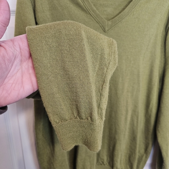 J. Crew Merino Wool V-Neck Knit Sweater Pullover - Picture 3 of 4